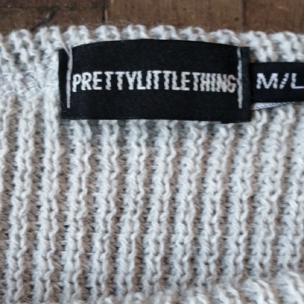PrettyLittleThing Off-the-Shoulder Gray Cropped Sweater - Picture 8 of 9